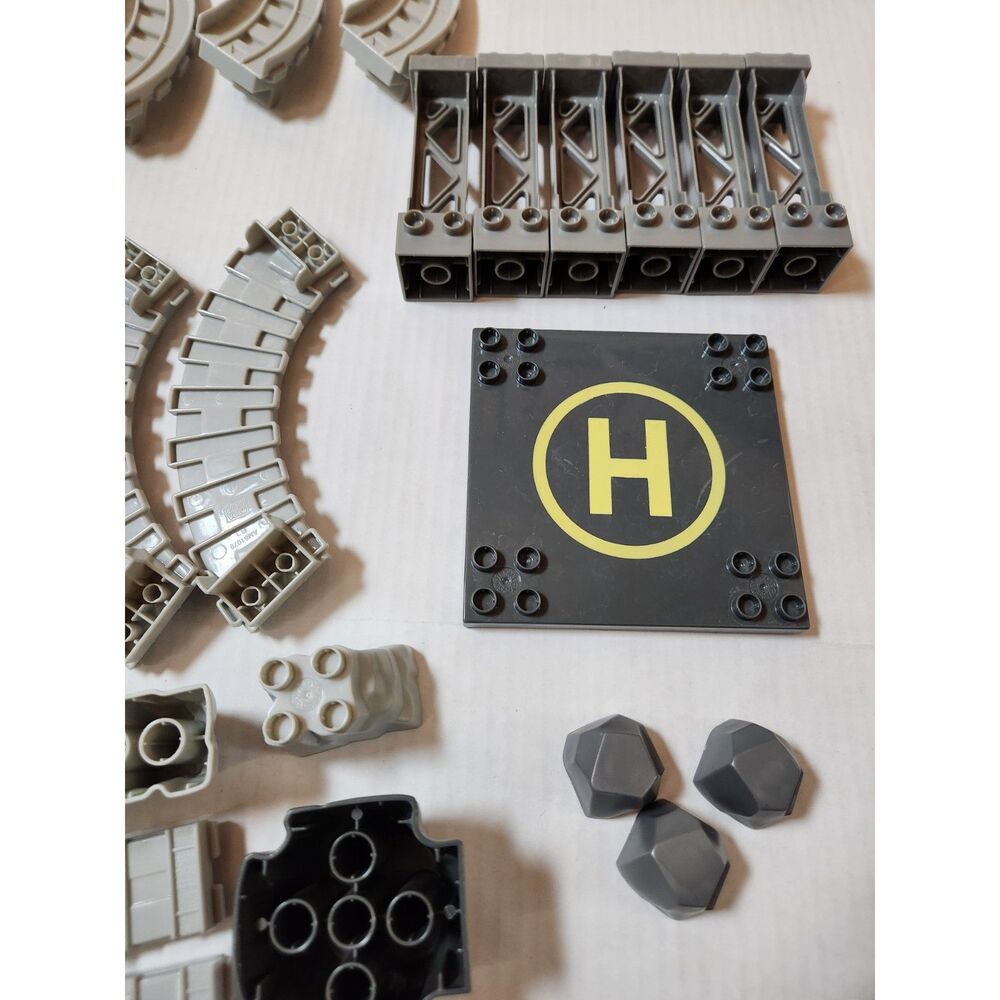 Mega Bloks Train Track Lot – Gray Rails + Extras - Picture 4 of 12